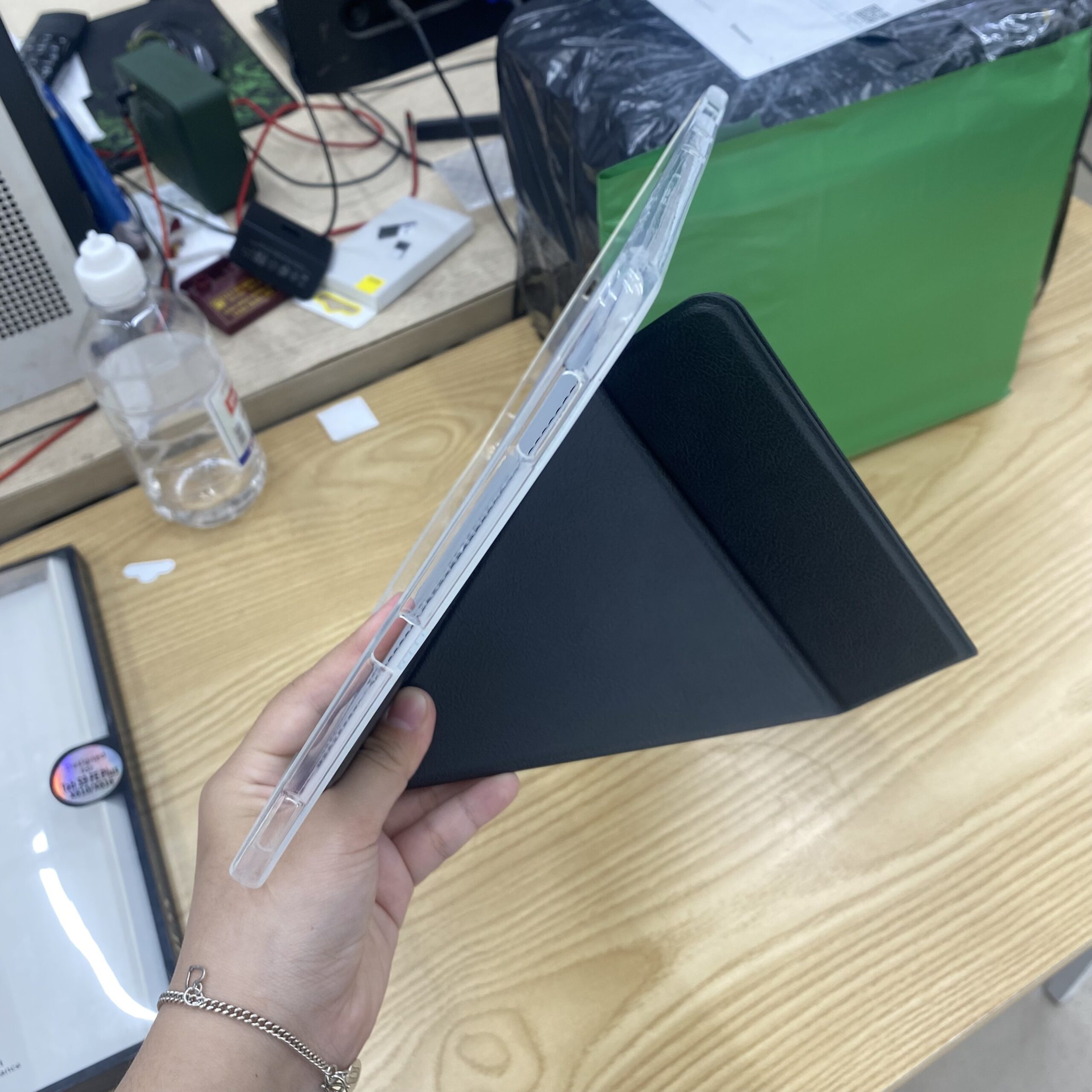 Bao Da Samsung Tab S9 Fe Plus X610 X616 Chinh Hang Onjess Gap Chu Y Lung Silicon (5)