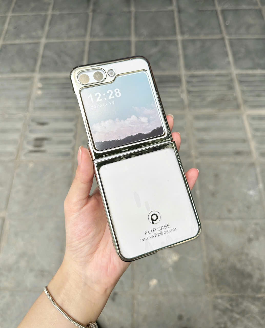 Op Lung Samsung Galaxy Z Flip 5 Flip5 Chinh Hang Piblue Trong Vien Xi Mau Khong O Mau (2)