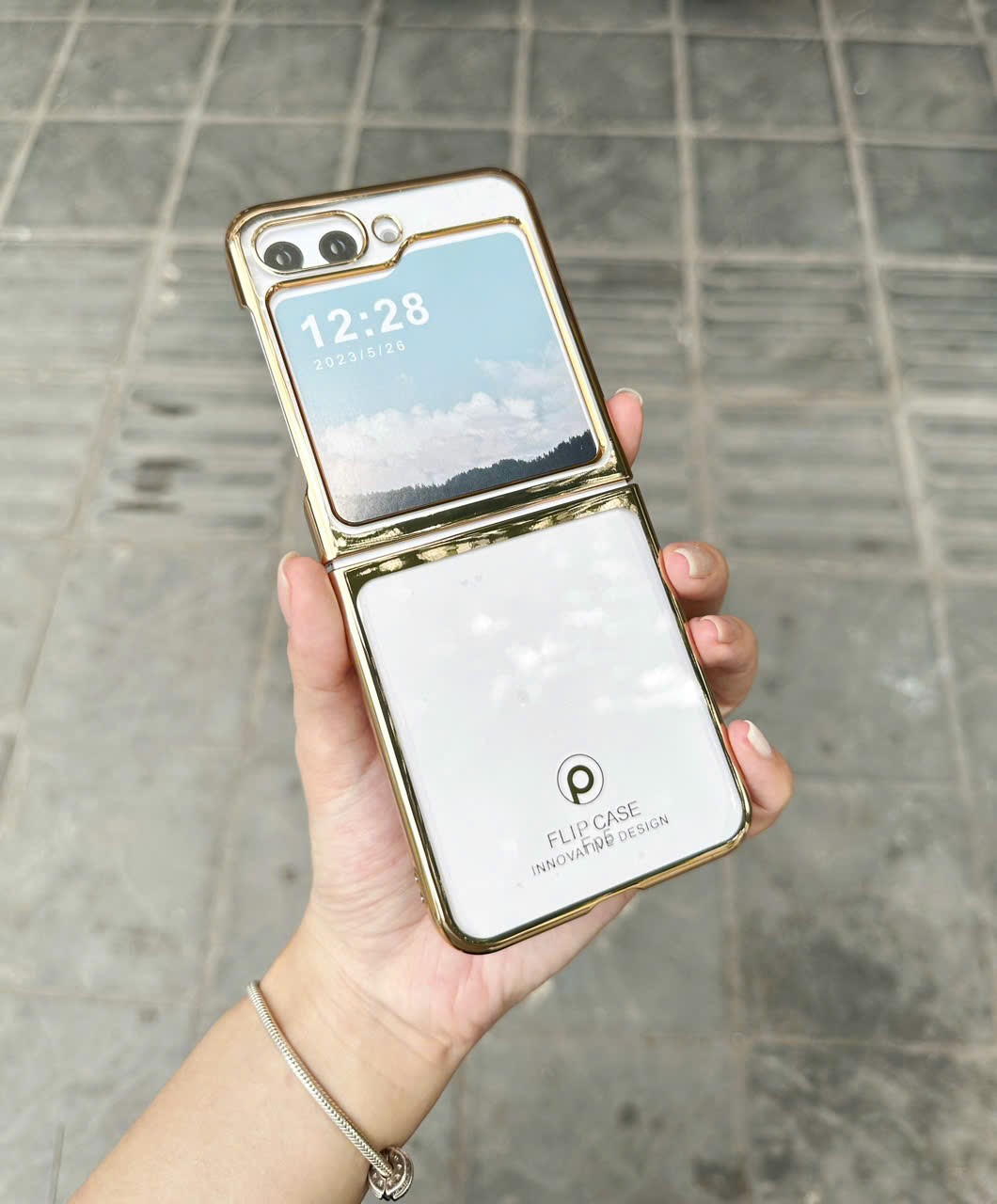 Op Lung Samsung Galaxy Z Flip 5 Flip5 Chinh Hang Piblue Trong Vien Xi Mau Khong O Mau (4)