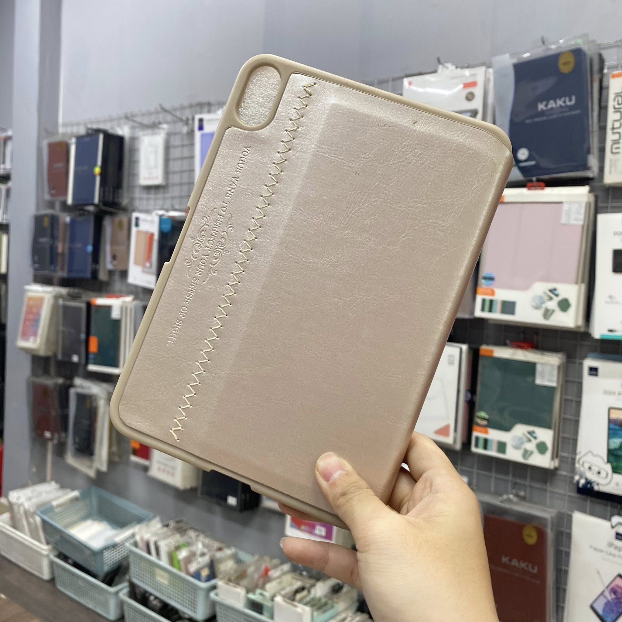 Bao Da Ipad Mini 7 A17 Pro Chinh Hang Kaku (2)