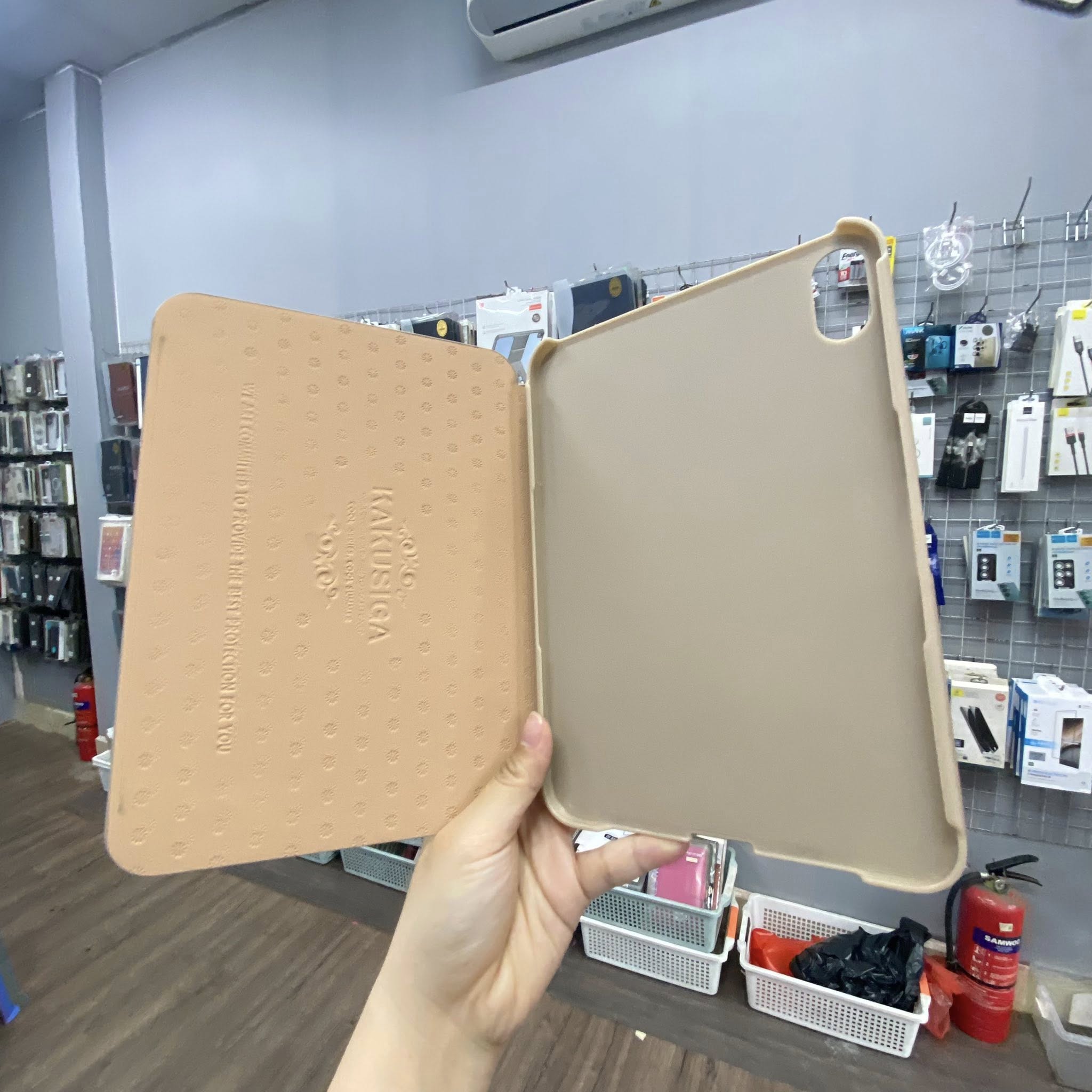 Bao Da Ipad Mini 7 A17 Pro Chinh Hang Kaku (3)
