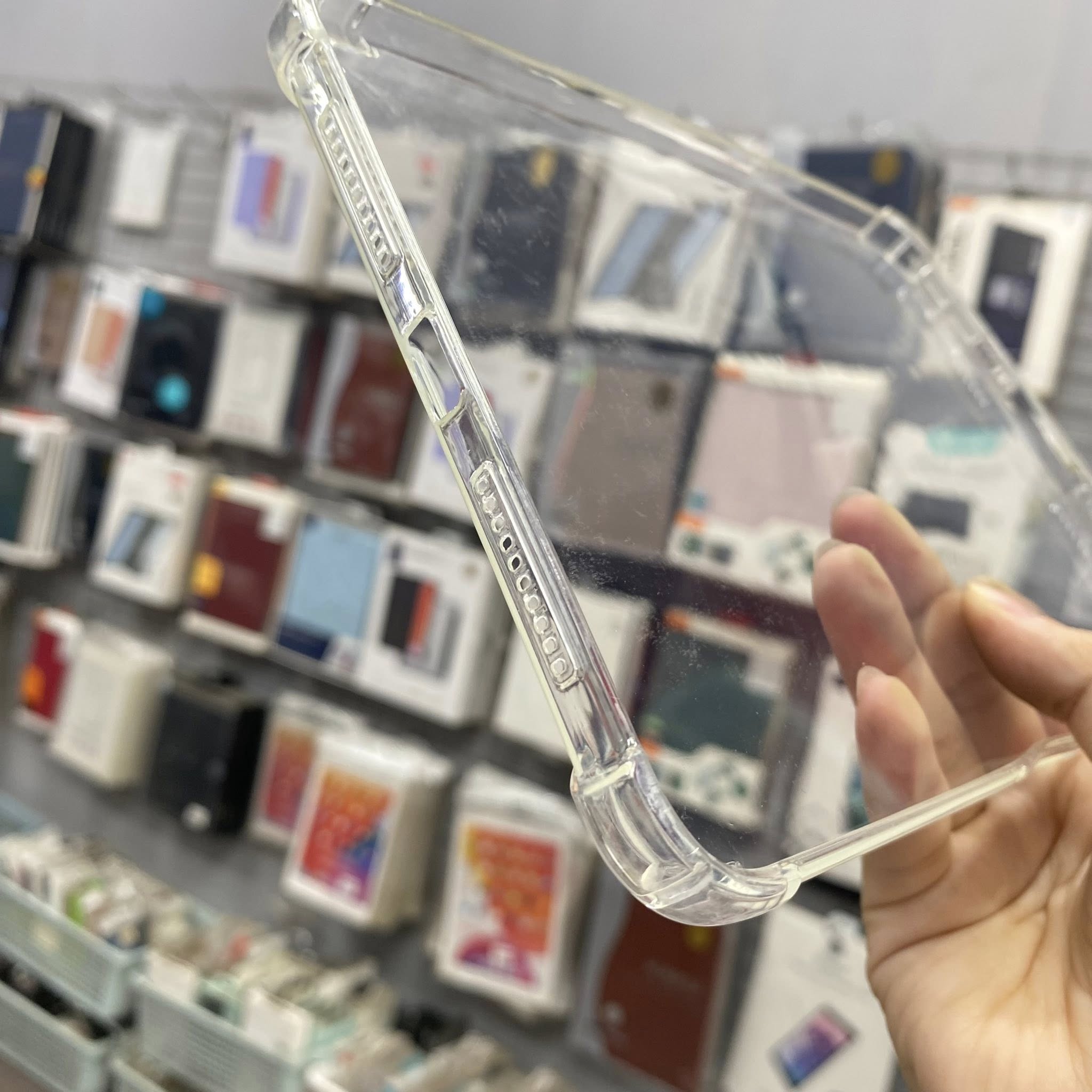 Op Lung Silicon Ipad Mini 7 A17 Pro Deo Trong Suot Chong Soc (3)
