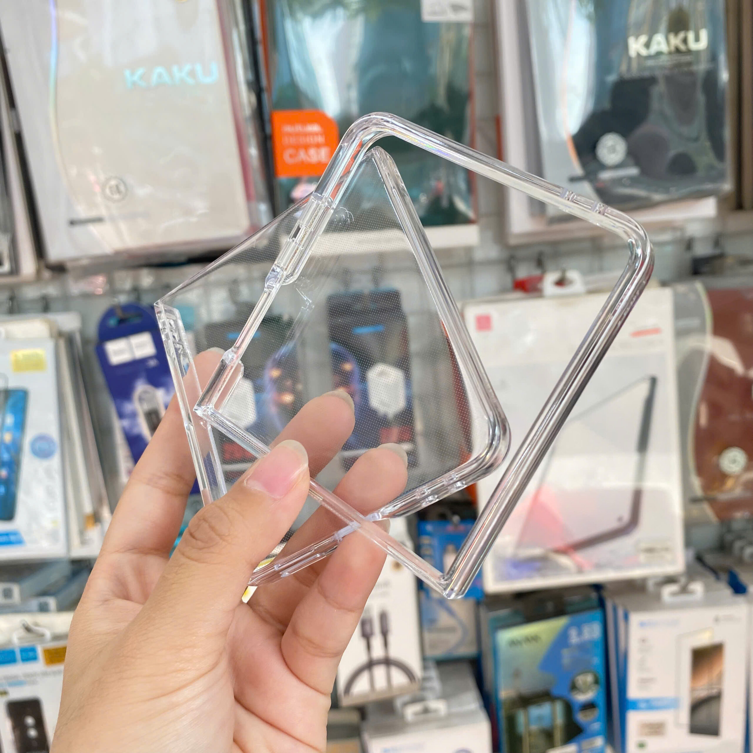 Op Lung Trong Samsung Z Flip 7 Chinh Hang Realsky Touch Skin (3)