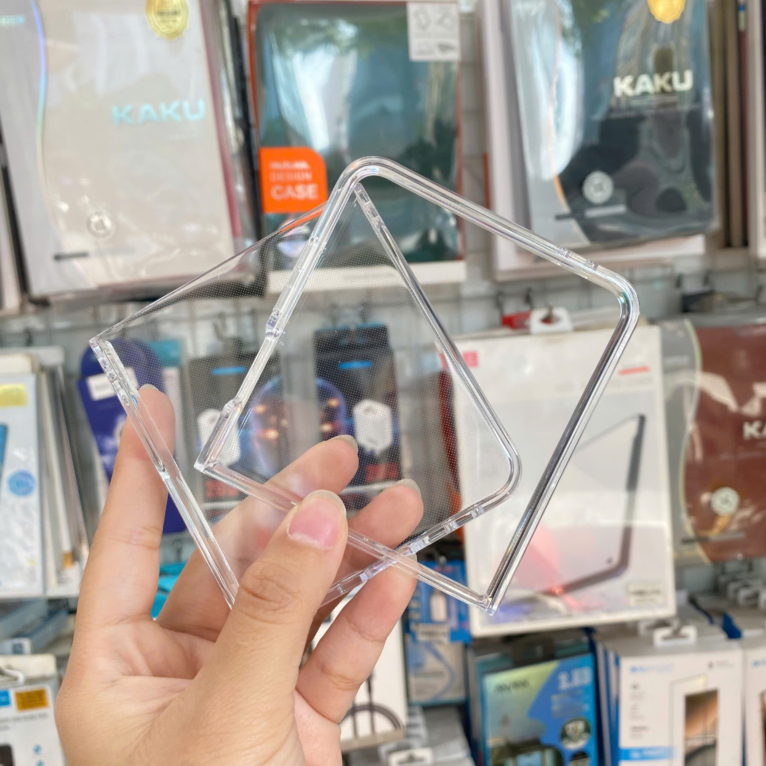 Op Lung Trong Samsung Z Flip 7 Chinh Hang Realsky Touch Skin (5)