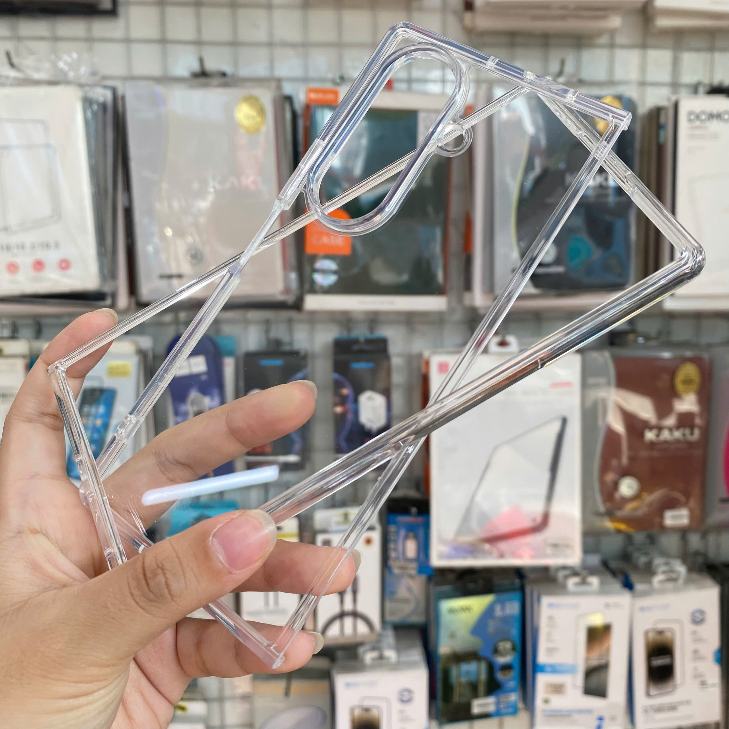 Op Lung Trong Suot Samsung Z Fold 7 Chinh Hang Likgus Light Fit (3)