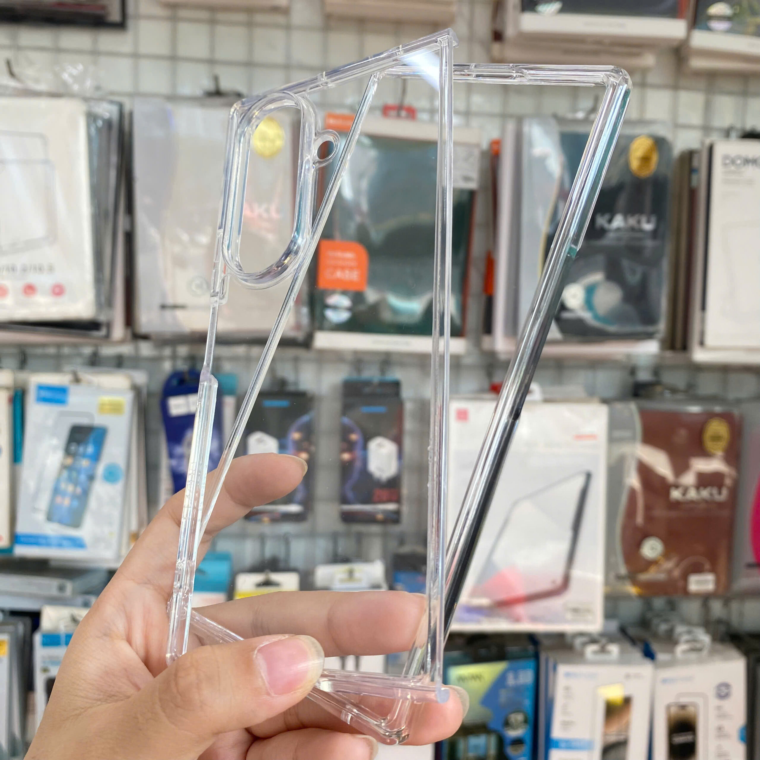 Op Lung Trong Suot Samsung Z Fold 7 Chinh Hang Likgus Light Fit (4)