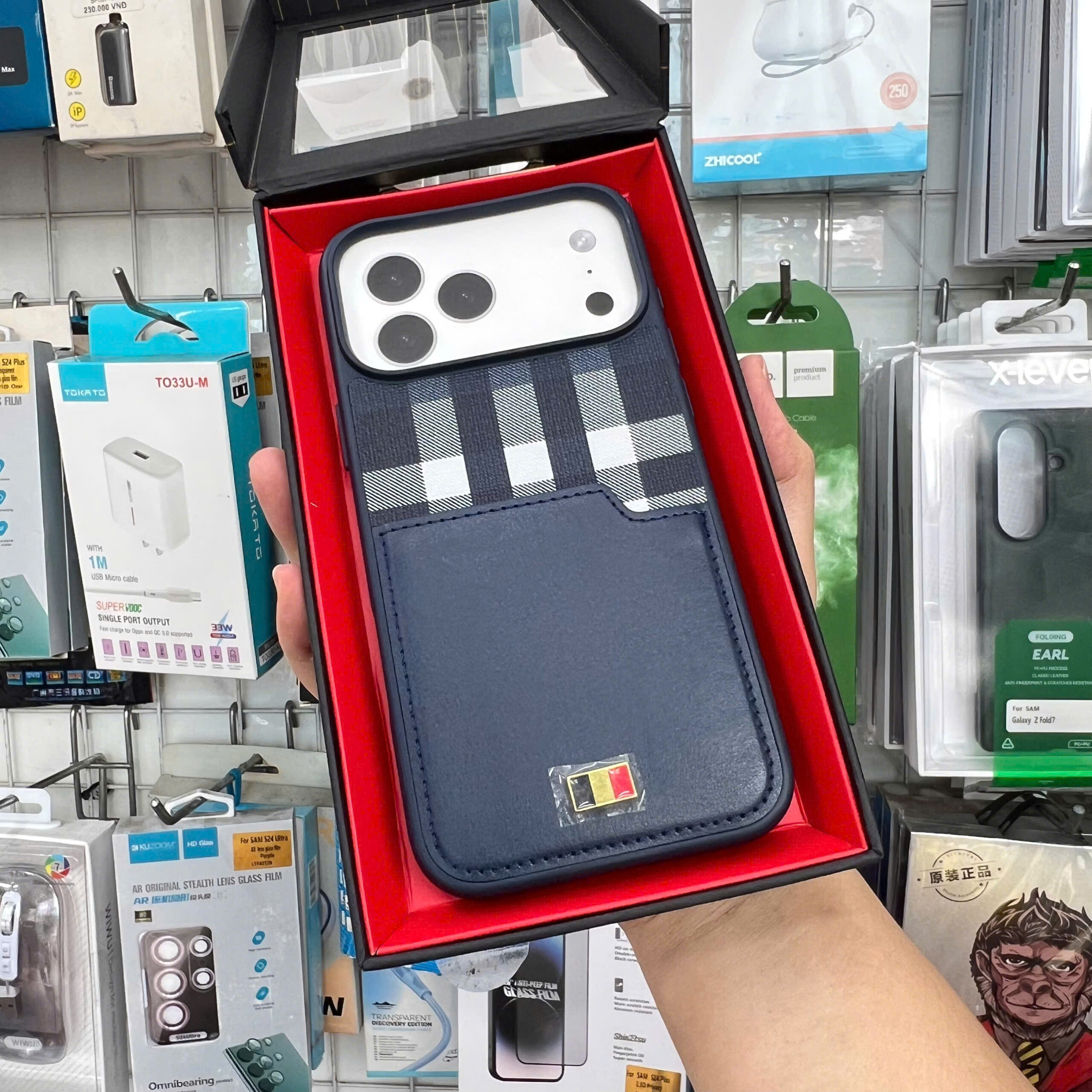 Op Lung Iphone 17 Pro Max Chinh Hang Mentor Vii (6)