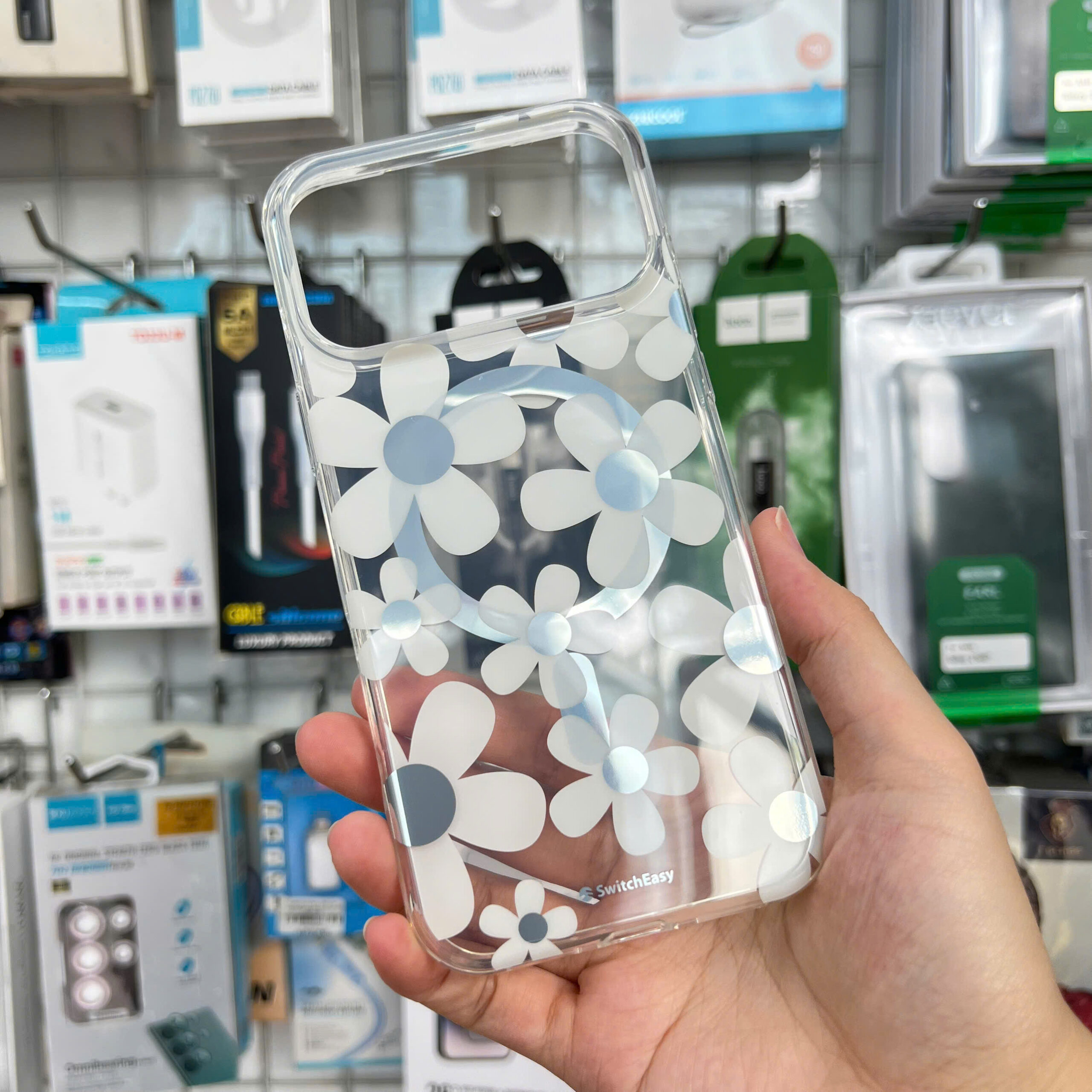 Op Lung Iphone 17 Pro Max Chinh Hang Switcheasy Fleur M (4)