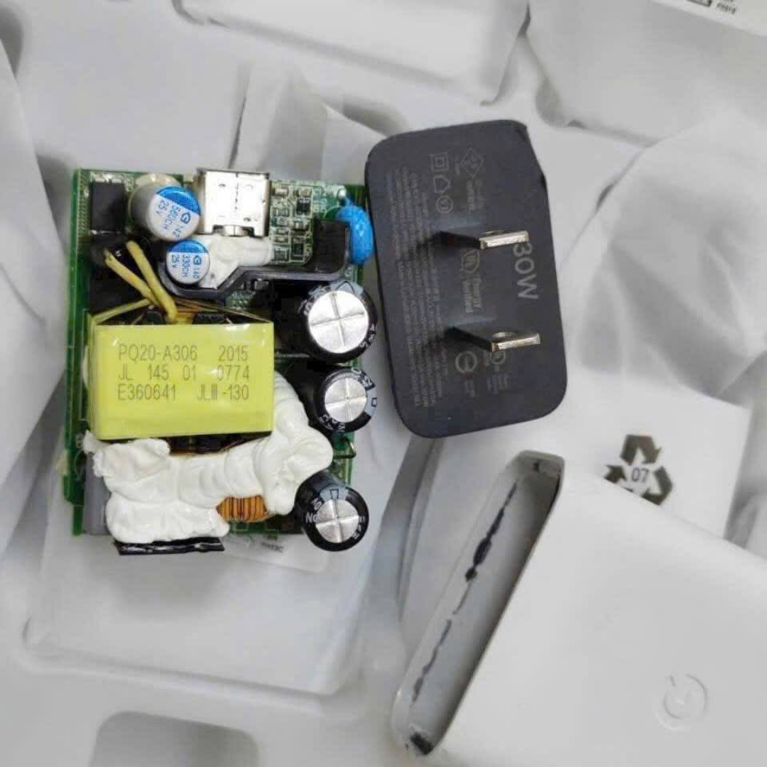 Củ sạc Google Pixel 30W chính hãng (USB Power Delivery (PD) 3.0 kết hợp với chuẩn PPS)